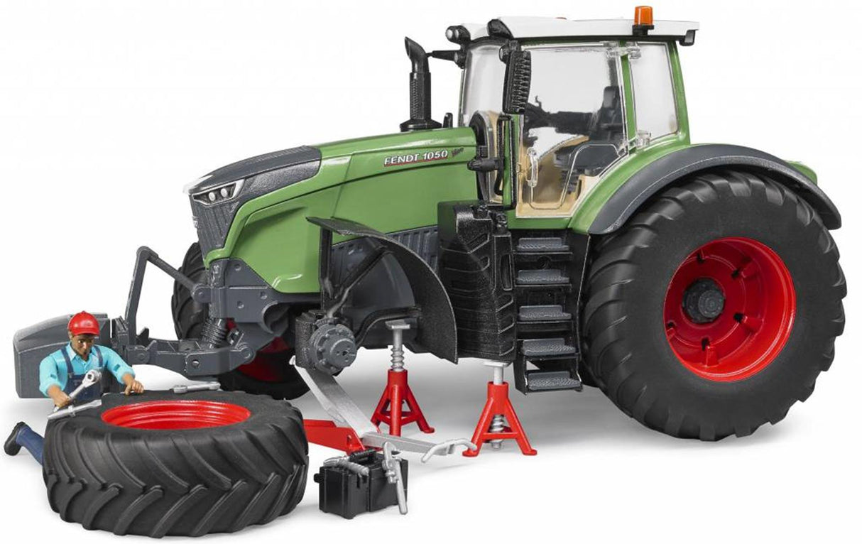 Bruder Tractor Fendt 1050 Vario mit Mechanik- und Garagenzubehör