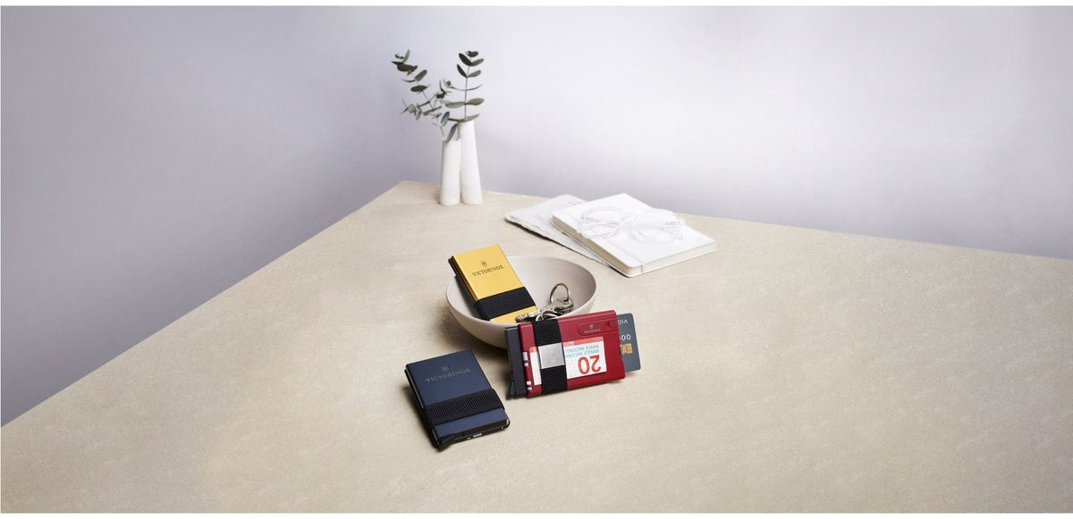Victorinox Smartcard-Geldbörse mit 10 Funktionen – bis zu 6 Karten – rot