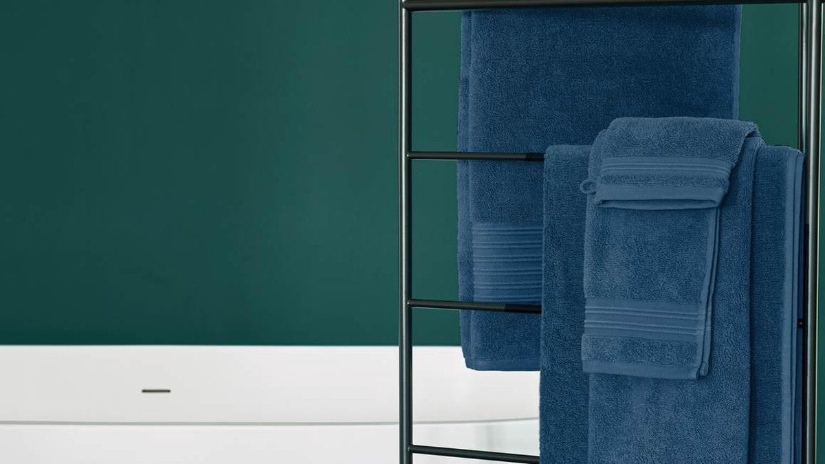 Beddinghouse sheer douchehanddoek - donker blauw