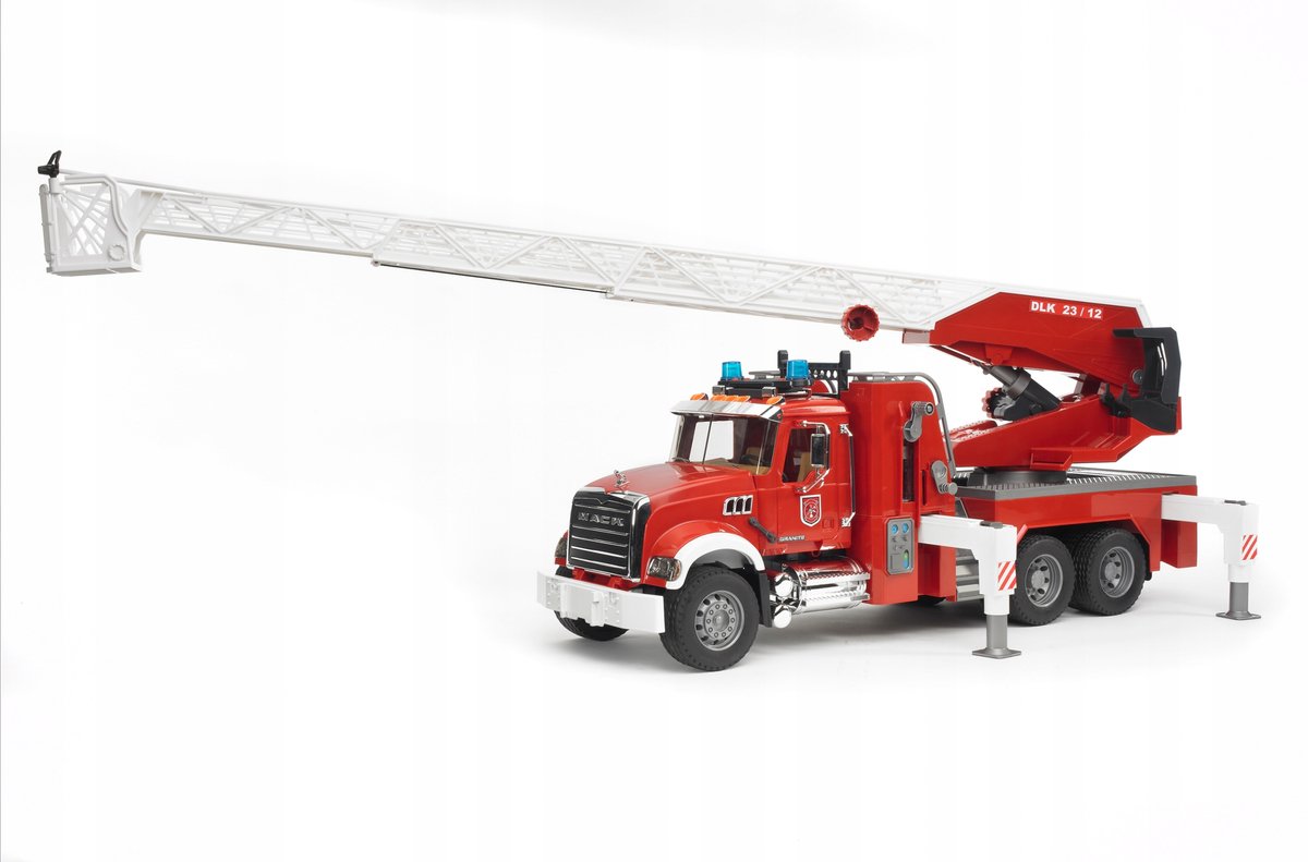 Bruder Auto Fire Fire Truck Mack Light and Sound und Pumpe