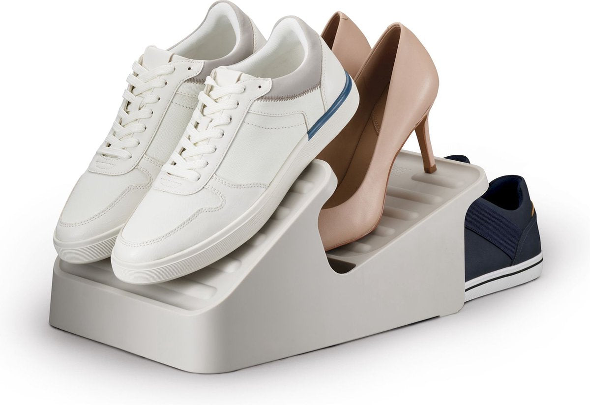 Joseph Joseph Shoe-in™ platzsparendes Schuhregal – ecru – stapelbar, modernes Design – 3 Paar Schuhe