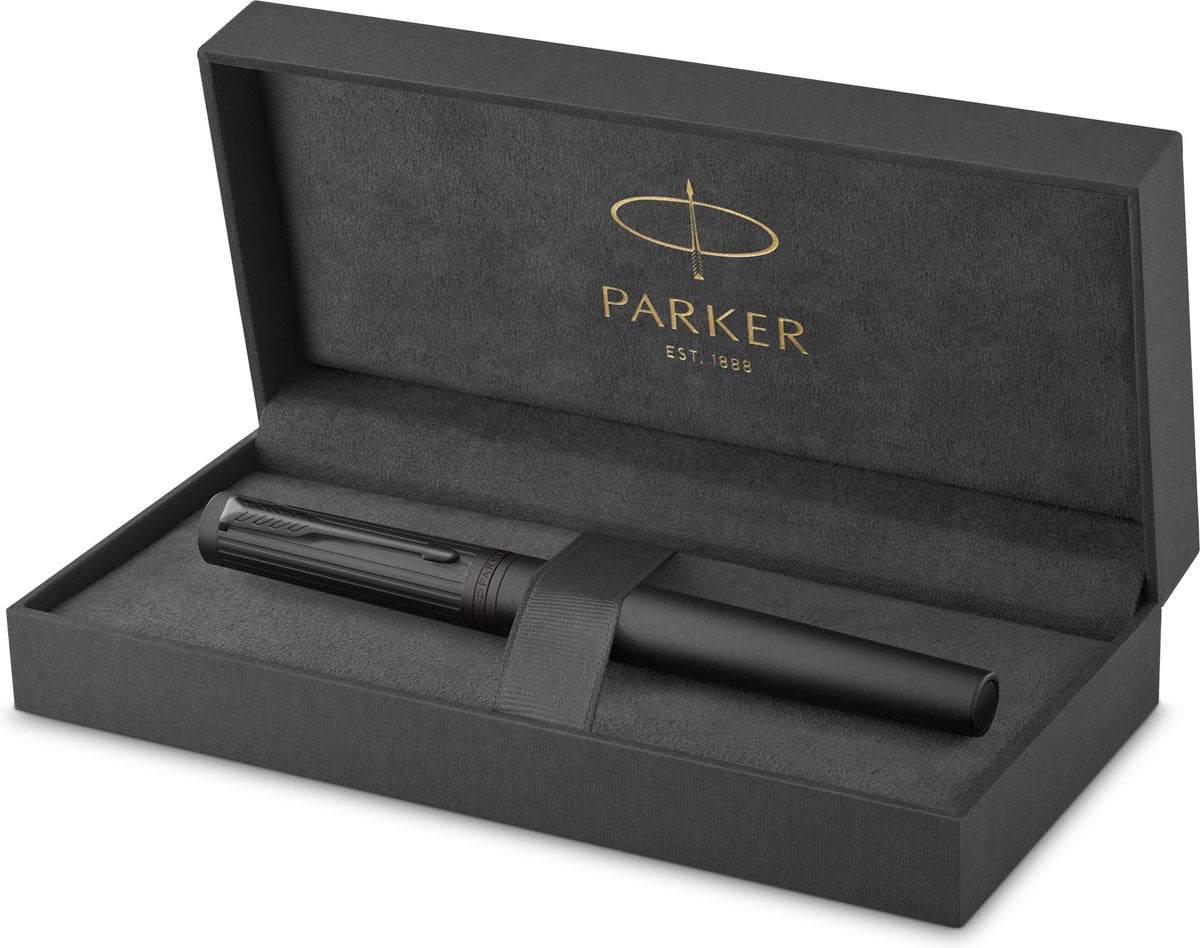 Parker Ingenuity Füllfederhalter | Kernsammlung | schwarz mit schwarzem Finish | feiner Punkt | schwarze Tinte | Geschenkbox
