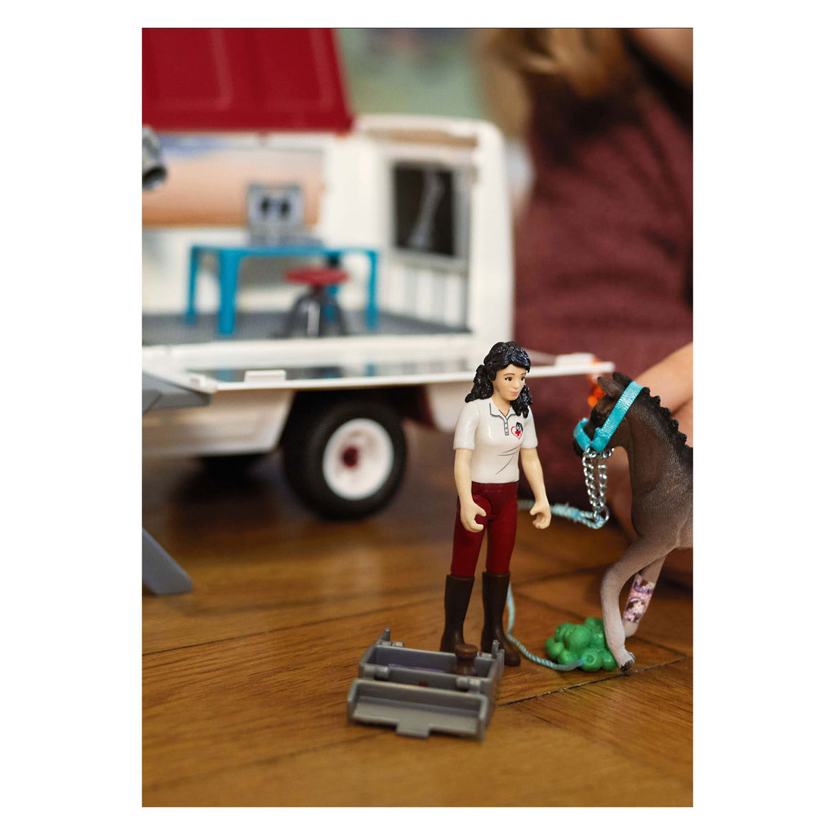 Schleich Horse Club Mobiler Tierarzt mit Hannover Veulen 42439