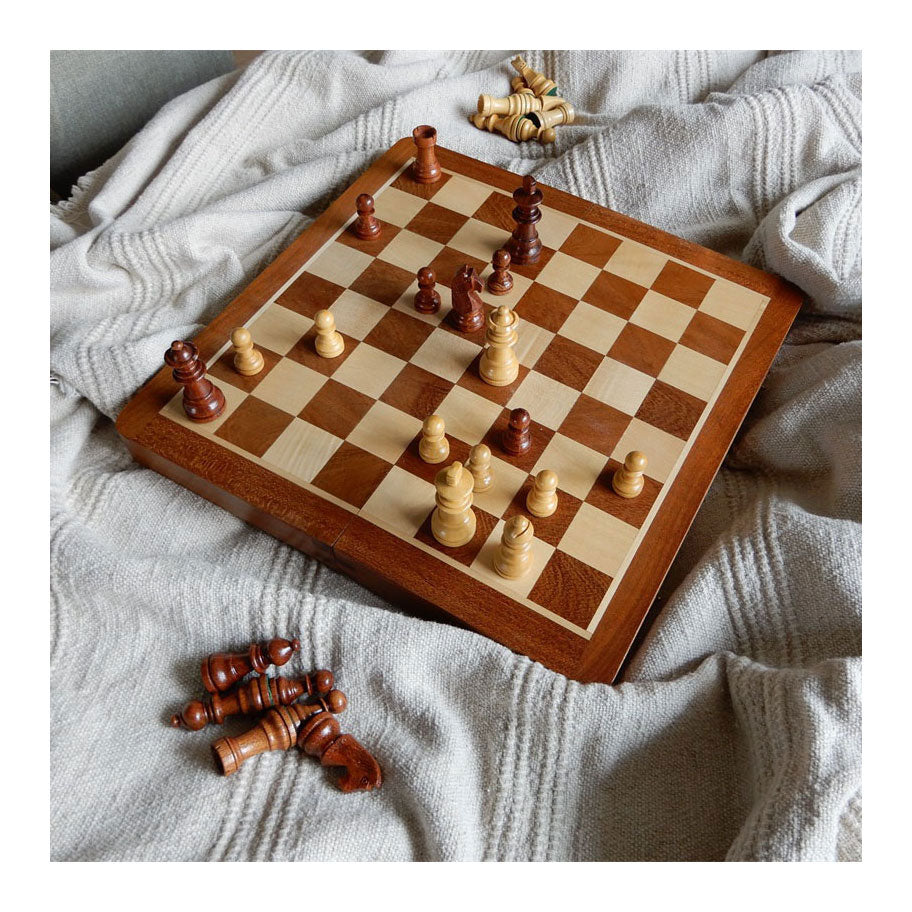 Einfaches Klappschachspiel aus Holz, 38,5 x 38,5 x 5,8 cm
