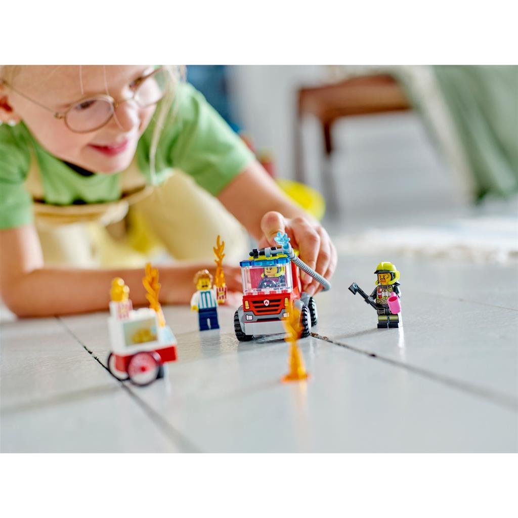 Lego City 60375 Feuerwache und Feuerwehrauto
