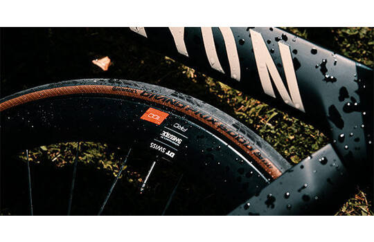 Continental Grand Prix Rennband 700x25c, schwarzbraun, schlauchlos, 25-622 Etro