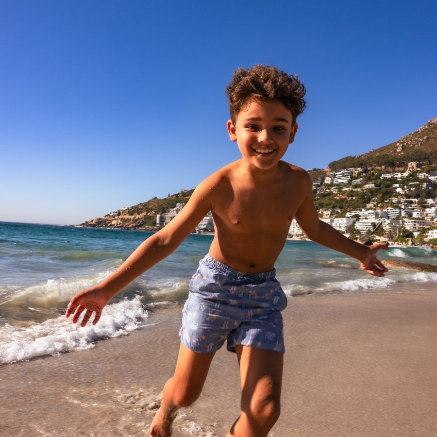 Korallenglück | Mehrfarbige UV-Badehose für Jungen