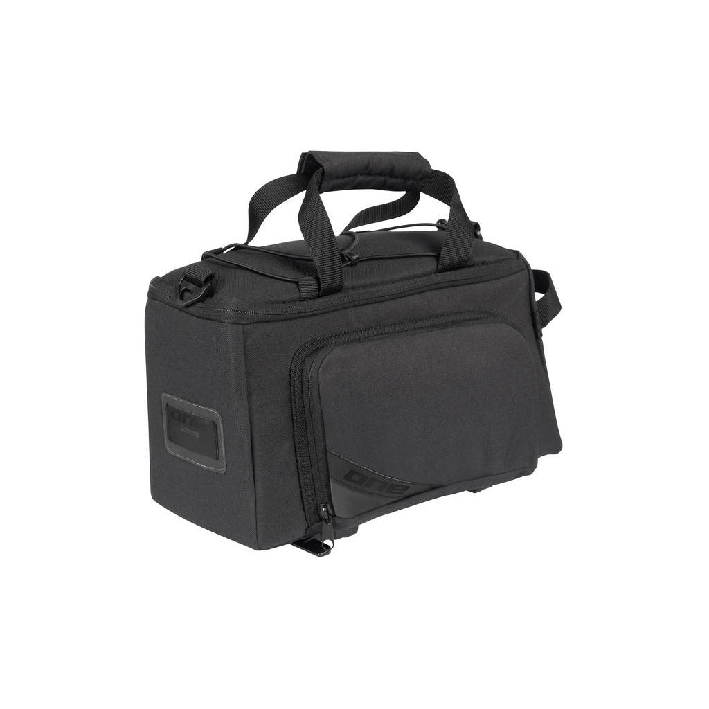 Eine abnehmbare Gepäckträgertasche in Schwarz