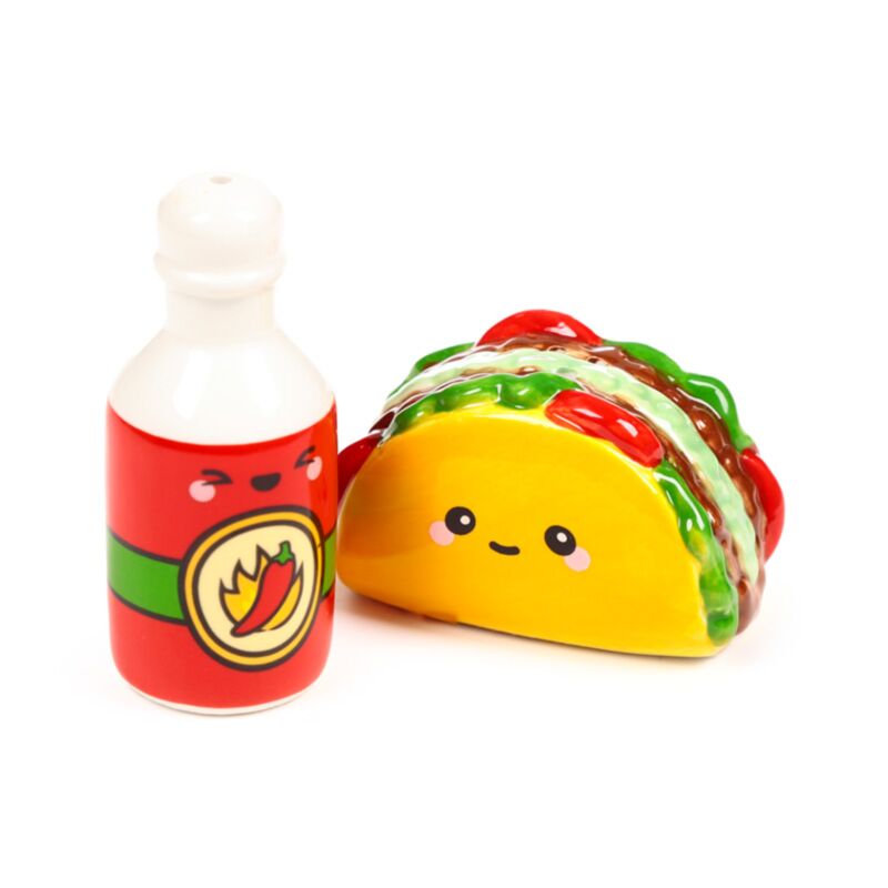 Frida, die Taco-Hot-Sauce-Feinschmeckerin, serviert Salz- und Pfefferstreuer
