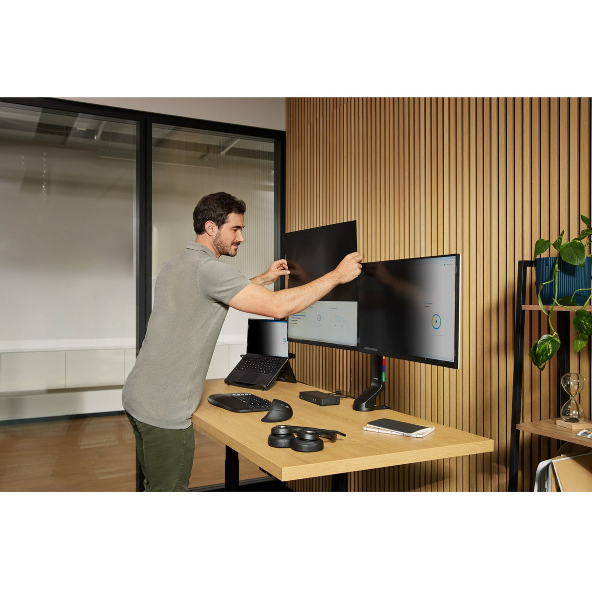 Kensington Pro Fit Ergo My630 EQ wiederaufladbare Maus (schwarz, 1000–2400 dpi, Bluetooth, 2,4 GHz)