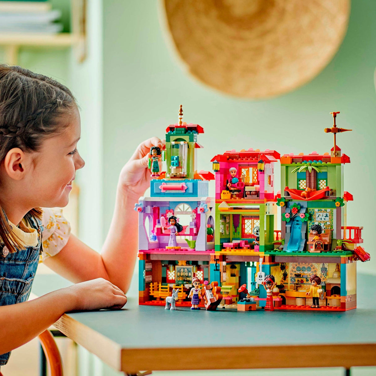 Lego Disney 43245 Das Magic House der Madrigal -Familie