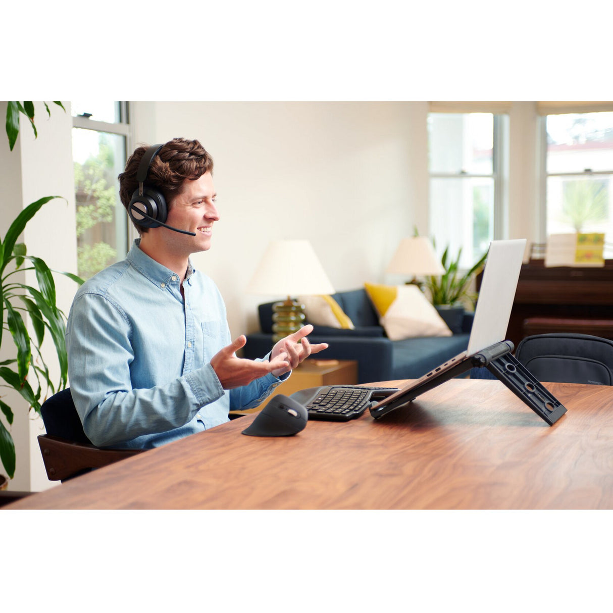 Kensington Pro Fit Ergo My630 EQ wiederaufladbare Maus (schwarz, 1000–2400 dpi, Bluetooth, 2,4 GHz)