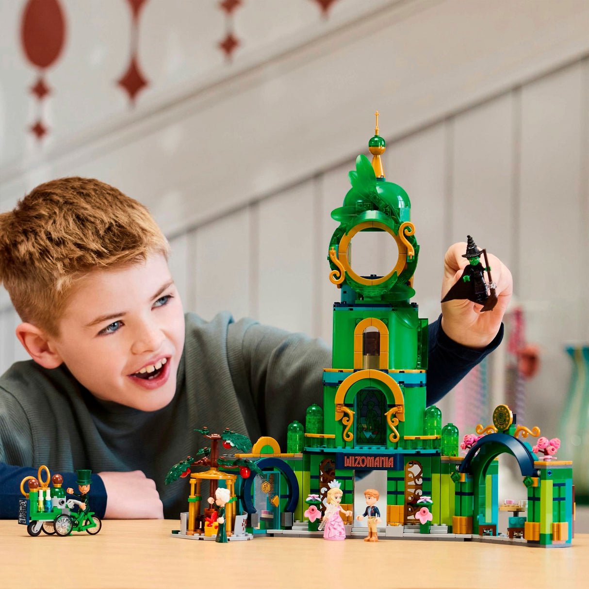 Lego 75684 „Willkommen in Emerald City“.
