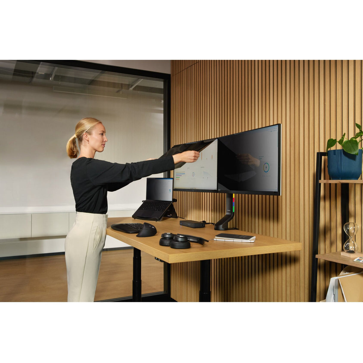 Kensington Pro Fit Ergo My630 EQ wiederaufladbare Maus (schwarz, 1000–2400 dpi, Bluetooth, 2,4 GHz)