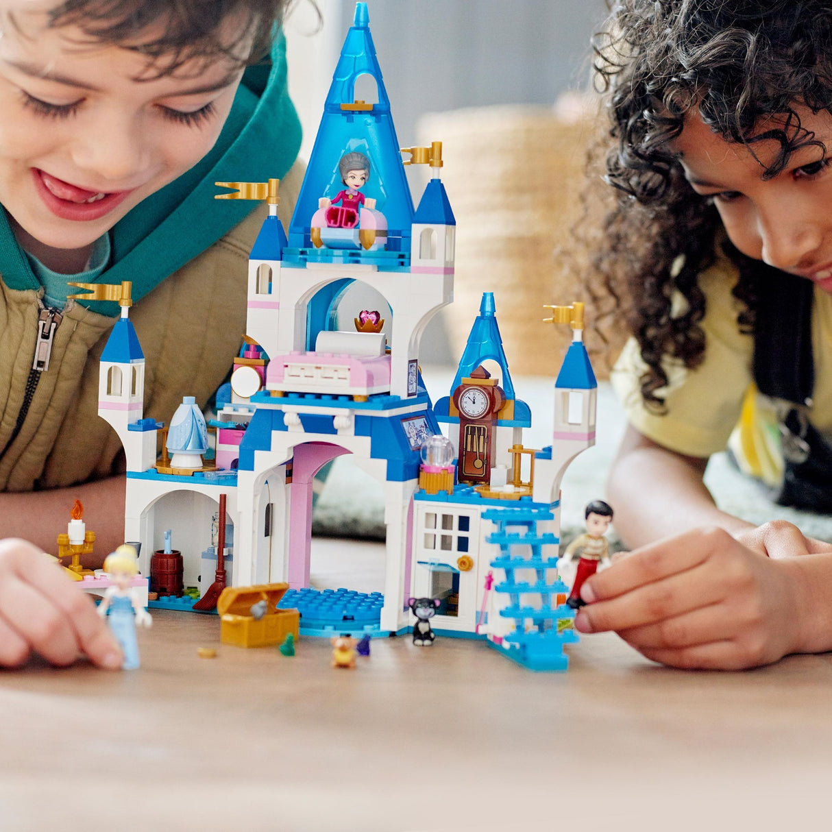 Lego Disney Princess – Bauspielzeug „Aschenputtels Schloss und der hübsche Prinz“ (43206)