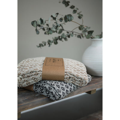 Nehmen Sie ein Plaid 56 aus recycelter Baumwolle in Beige, 130 x 180 cm | 12 Stück