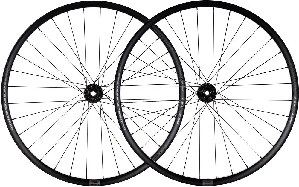 Reverse Components schwarzer 29 Boost Tubeless-Laufradsatz