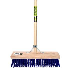 Mm Eurotool Produkte stabiler Besen PVC blau 45 cm FSC plus Stiel 150 cm plus Stockhalter