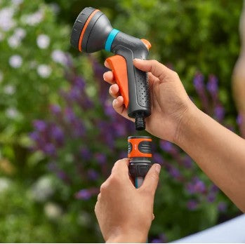 Gardena Classic Multispray Starterset inkl. Wasserstopp-Spritzpistole (18373-20 | Sprühgerät | Wasserstopp | Hahnstück | Schlauchanschluss)
