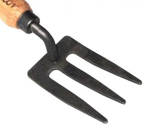 Die Junior-Gartengabel von White Products mit einem Holzgriff aus 100 mm Dewhite