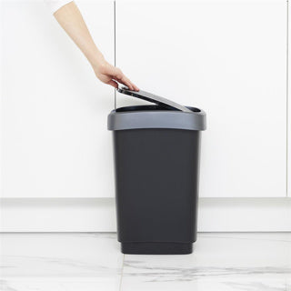 Rotho Twist Mülleimer mit Schwingdeckel 25l – Schwarz Silber – BPA-frei – inkl. 6 Aufkleber für verschiedene Abfallströme