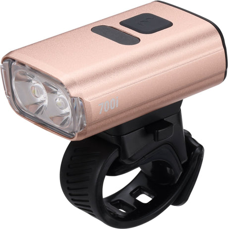 Bbb cycling nanostrike 700i koplamp fiets – 700 lumen – usb oplaadbaar – brandtijd: 45 uur – ipx6 regenbestendig - fietsverlichting racefiets mountainbike – goudroze - bls-262i