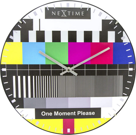 Nexttime Testpage Dome – Wanduhr – 35 cm – konvexes Glas – mehrfarbig