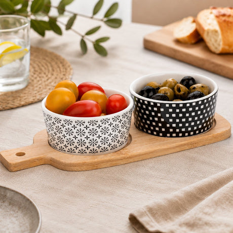 Alpina Tapas-Set – 3-teiliges Servierset mit Bambusbrett und 2 Keramikschalen – ideal für Tapas, Nüsse und Snacks – 24,6 x 9,4 x 5 cm – weiß mit schwarz-weißem Muster