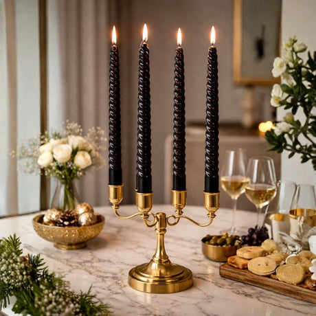 Arti casa gedrehte Tafelkerzen – 4er-Set – Farbe Schwarz – geruchsneutral – moderne gedrehte Optik – attraktive Tischdekoration – Höhe 25 cm – aus Wachs für den Innenbereich