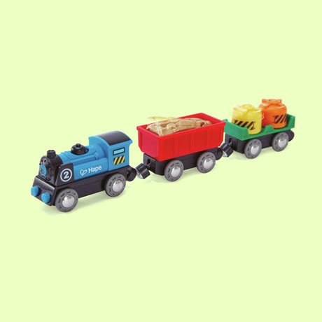 Hape Batteriezug-Güterset – blaue Lokomotive mit 2 Güterwagen, Spielzeugeisenbahn ab 3 Jahren