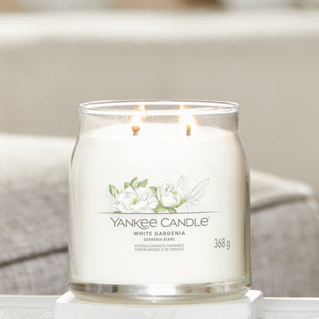 Yankee Candle – mittelgroße Duftkerze mit weißer Gardenie – 50 Brennstunden – 2 Dochte