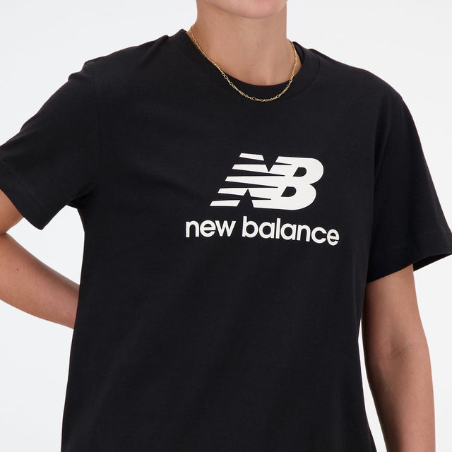 New balance sport essentials jersey logo t dames t-shirt - black