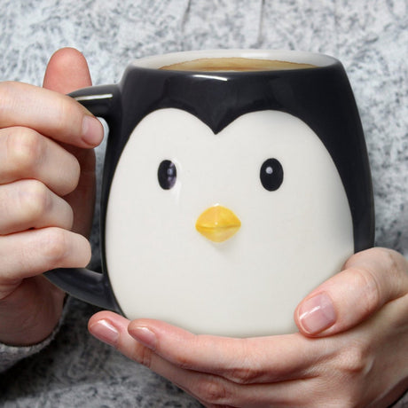 Balvi Trinkbecher Pinguin Pingo aus schwarzer Keramik