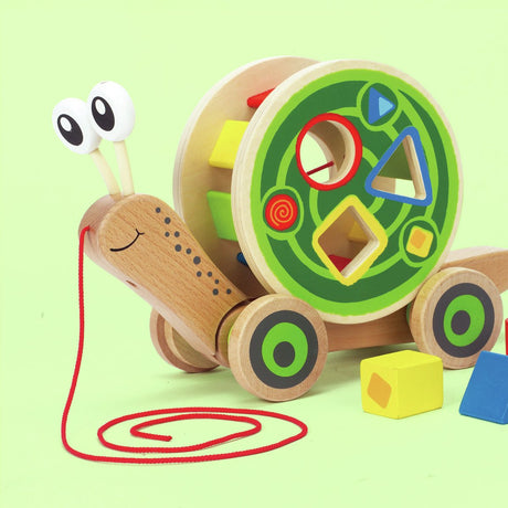 Hape Laufschnecke mit Formenspiel – Ziehfigur aus Holz mit Bauklötzen für Kleinkinder ab 12 Monaten