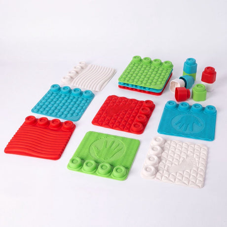 Clementoni Soft Clemmy – Sinnespfad – Sinnesspielzeug – Spielmatte – Babyblöcke und Spielmatte – mit weichen Schaumstoff-Stapelblöcken – 6 – 36 Monate