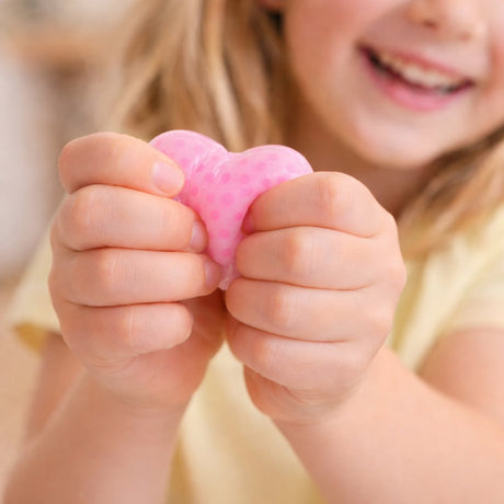 Eddy toys squishy hartje - mochi squishy stressbal tegen stress - fidget speelgoed voor jongens en meisjes vanaf 3 jaar - kunststof - 6,7 x 5 x 6 cm - roze oranje - 2 jaar garantie