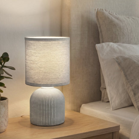 Briloner ino – Schlafzimmer-Tischlampe – mit Stoffschirm, Keramiksockel – Nachttischlampe – Tischlampe – ø15 cm x 28 cm – grau
