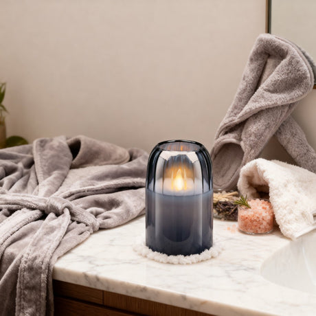 Arti casa LED-Kerze mit beweglicher Flamme und Docht – funktioniert mit 2x AA-Batterien – sichere Alternative zu echten Kerzen – passend für jedes Interieur – ø7,5 x 12,5 cm – Farbe Grau