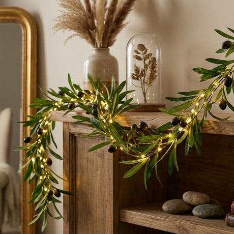 Arti casa Lichterkette mit Olivenblättern und Oliven – LED-Lichterkette mit Timer-Funktion – funktioniert mit 2XAA-Batterien – Länge 200 cm für flexible Dekoration – grün