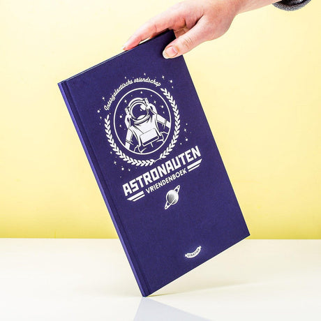 Uitgeverij stratier – astronauten vriendenboek - space