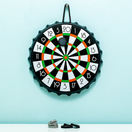 Markenlose Dartscheibe mit Bierdeckeln ohne Marke