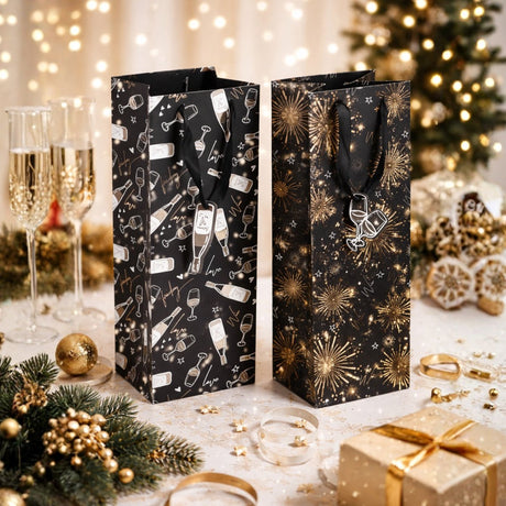 Markenlose Sans Marque No Brand Geschenktüte für Weinflasche – Schwarz mit Gold – Papier-Geschenktüte mit Schleifengriff – inklusive Geschenkanhänger – Maße 37 x 13 x 12,3 cm – verschiedene Designs – stabiles Papier