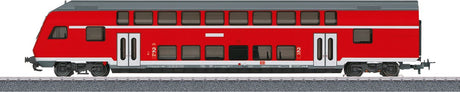 Märklin nimmt Doppelstock-Steuerwagen 2. Klasse in Betrieb.