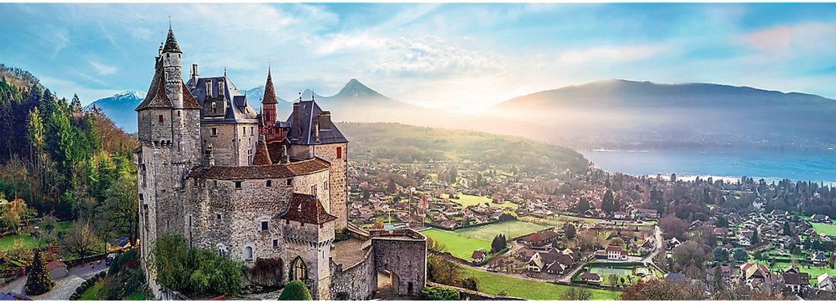 Trefl-Puzzle - Panoramaschloss Menthon Frankreich - 1000 Teile.