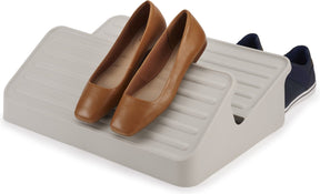 Joseph Joseph Shoe-in™ platzsparendes Schuhregal – ecru – stapelbar, modernes Design – 6 Paar Schuhe