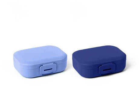 Day to Day Snackbox rechteckig Sky Cobalt – 250 ml – kleine Snackboxen – Set mit 2 Snackboxen – Frischhaltedosen mit Clipverschluss – kompakte Keksdose – BPA-freier Obstbehälter – hergestellt in Belgien – 110 x 80 x 75 mm