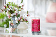 Yankee Candle – Duftkerze mit rotem Himbeerglas, großes Glas – 100 Brennstunden – zwei Dochte