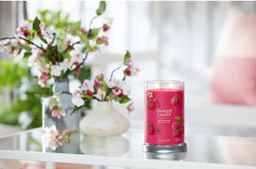 Yankee Candle – Duftkerze mit rotem Himbeerglas, großes Glas – 100 Brennstunden – zwei Dochte