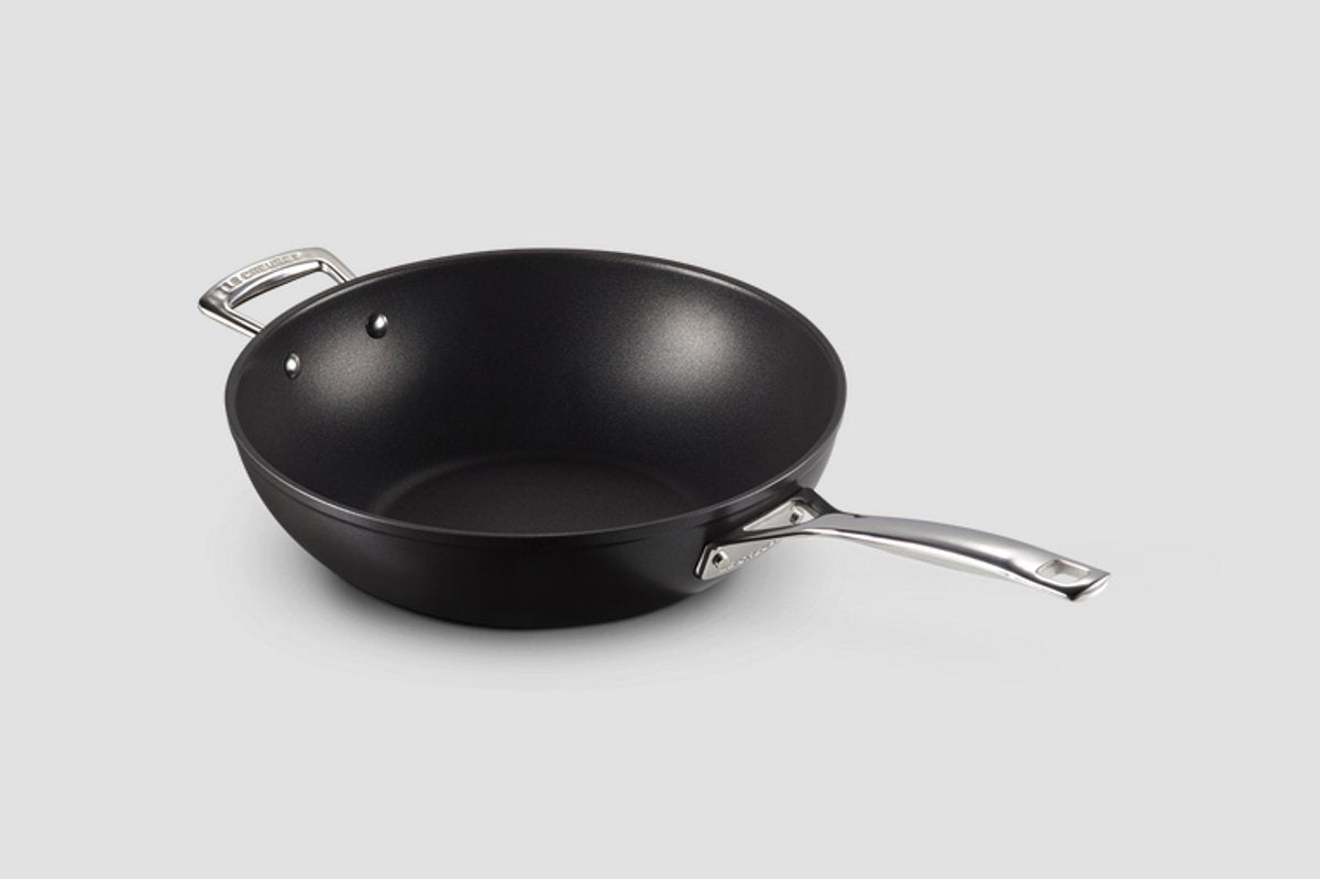Le Creuset Wokpfanne mit Griff – Les Forgées TNS – ø 30 cm 4,7 Liter – Standard-Antihaftbeschichtung