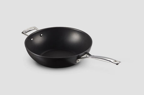 Le Creuset Wokpfanne mit Griff – Les Forgées TNS – ø 30 cm 4,7 Liter – Standard-Antihaftbeschichtung